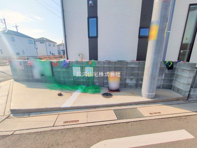G00374035 埼玉県川口市大字安行小山 新築一戸建て 3690万円 土地面積100.09m² (約30.27坪) 建物面積92.84m² (約28.08坪) 間取り３ＳＬＤＫ 築年月2025年05月(築１年以内)【外観14】