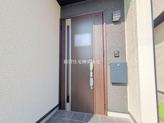 G00374035 埼玉県川口市大字安行小山 新築一戸建て 3690万円 土地面積100.09m² (約30.27坪) 建物面積92.84m² (約28.08坪) 間取り３ＳＬＤＫ 築年月2025年05月(築１年以内)【外観18】