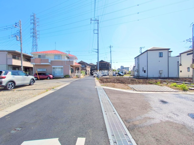 G00374037 埼玉県川口市大字安行小山 新築一戸建て 3890万円 土地面積100.10m² (約30.28坪) 建物面積93.56m² (約28.30坪) 間取り４ＬＤＫ 築年月2025年05月(築１年以内)【外観3】