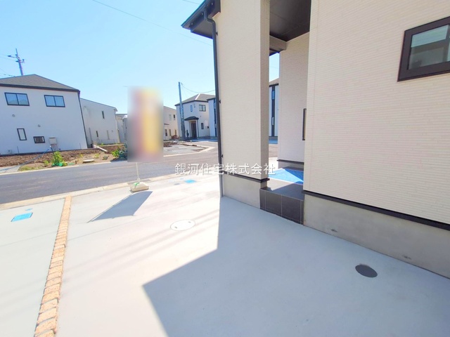 G00374037 埼玉県川口市大字安行小山 新築一戸建て 3890万円 土地面積100.10m² (約30.28坪) 建物面積93.56m² (約28.30坪) 間取り４ＬＤＫ 築年月2025年05月(築１年以内)【外観4】