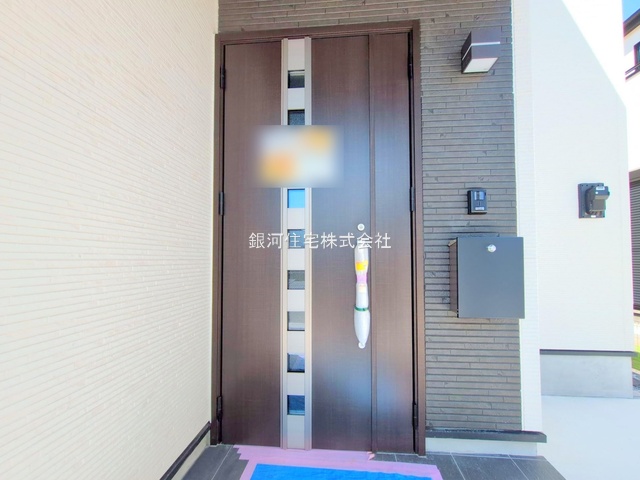 G00374037 埼玉県川口市大字安行小山 新築一戸建て 3890万円 土地面積100.10m² (約30.28坪) 建物面積93.56m² (約28.30坪) 間取り４ＬＤＫ 築年月2025年05月(築１年以内)【外観8】
