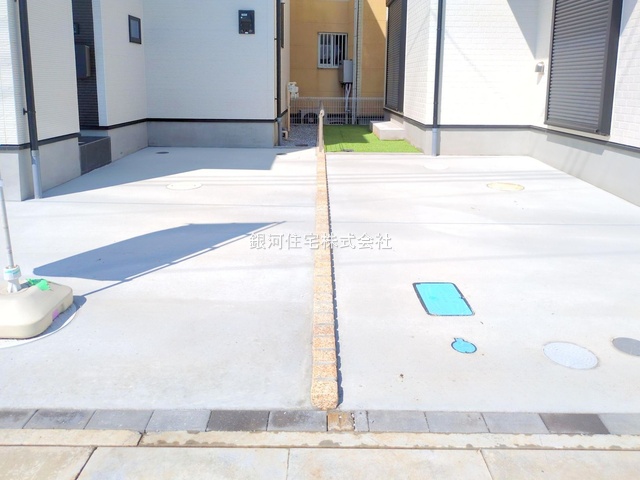 G00374037 埼玉県川口市大字安行小山 新築一戸建て 3890万円 土地面積100.10m² (約30.28坪) 建物面積93.56m² (約28.30坪) 間取り４ＬＤＫ 築年月2025年05月(築１年以内)【外観12】