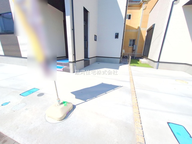 G00374037 埼玉県川口市大字安行小山 新築一戸建て 3890万円 土地面積100.10m² (約30.28坪) 建物面積93.56m² (約28.30坪) 間取り４ＬＤＫ 築年月2025年05月(築１年以内)【外観18】