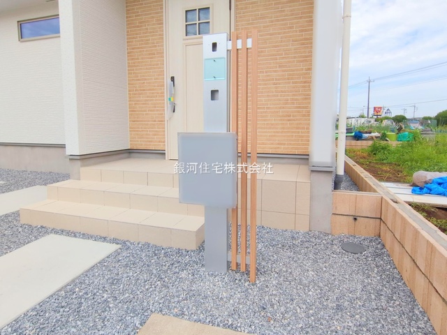 G00374295 埼玉県上尾市大字瓦葺 新築一戸建て 3590万円 土地面積120.00m² (約36.29坪) 建物面積96.05m² (約29.05坪) 間取り３ＬＤＫ 築年月2025年06月(築１年以内)【外観4】