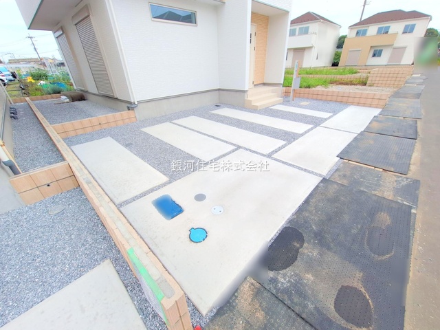 G00374295 埼玉県上尾市大字瓦葺 新築一戸建て 3590万円 土地面積120.00m² (約36.29坪) 建物面積96.05m² (約29.05坪) 間取り３ＬＤＫ 築年月2025年06月(築１年以内)【外観9】
