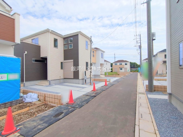 G00374295 埼玉県上尾市大字瓦葺 新築一戸建て 3590万円 土地面積120.00m² (約36.29坪) 建物面積96.05m² (約29.05坪) 間取り３ＬＤＫ 築年月2025年06月(築１年以内)【外観12】
