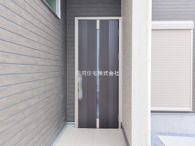 G00374296 埼玉県上尾市大字瓦葺 新築一戸建て 3590万円 土地面積120.03m² (約36.30坪) 建物面積96.67m² (約29.24坪) 間取り３ＬＤＫ 築年月2025年06月(築１年以内)【外観5】