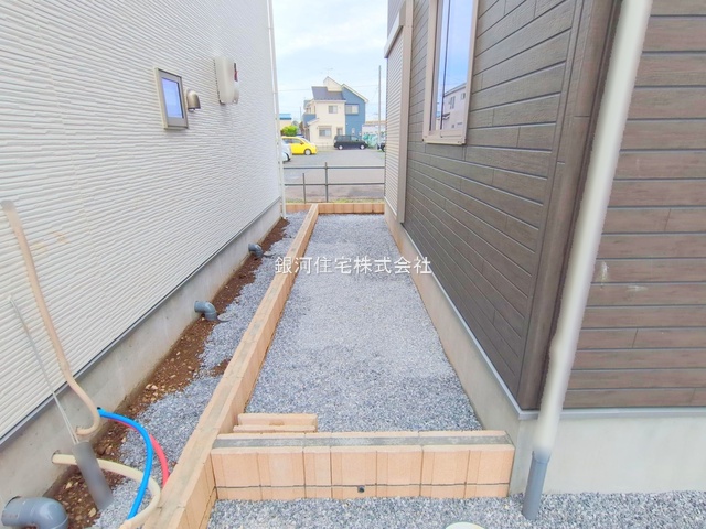 G00374296 埼玉県上尾市大字瓦葺 新築一戸建て 3590万円 土地面積120.03m² (約36.30坪) 建物面積96.67m² (約29.24坪) 間取り３ＬＤＫ 築年月2025年06月(築１年以内)【外観18】