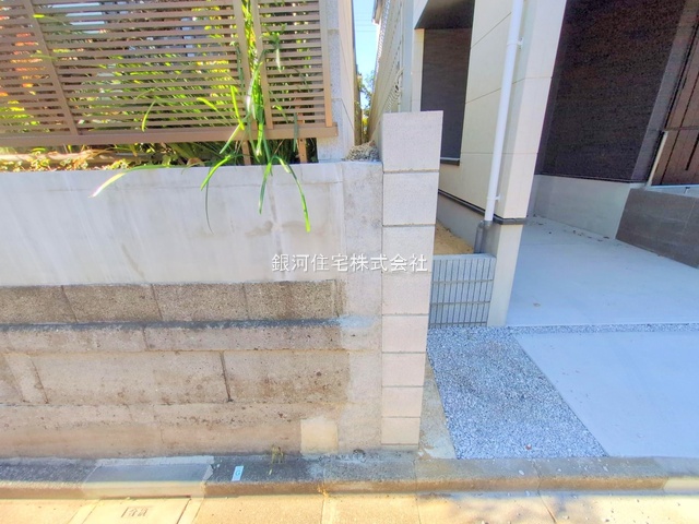 G00374312 東京都練馬区貫井３丁目 新築一戸建て 8099万円 土地面積93.02m² (約28.13坪) 建物面積103.80m² (約31.39坪) 築年月2025年12月(築１年以内)【外観9】