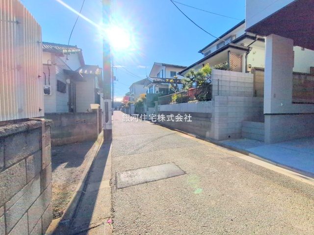 G00374312 東京都練馬区貫井３丁目 新築一戸建て 8099万円 土地面積93.02m² (約28.13坪) 建物面積103.80m² (約31.39坪) 築年月2025年12月(築１年以内)【外観13】