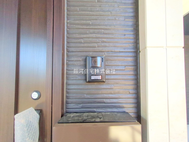 G00374312 東京都練馬区貫井３丁目 新築一戸建て 8099万円 土地面積93.02m² (約28.13坪) 建物面積103.80m² (約31.39坪) 築年月2025年12月(築１年以内)【外観16】