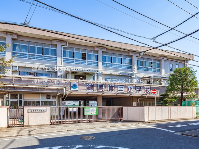 G00374312 東京都練馬区貫井３丁目 新築一戸建て 8099万円 土地面積93.02m² (約28.13坪) 建物面積103.80m² (約31.39坪) 築年月2025年12月(築１年以内)【周辺環境】練馬区立練馬第二小学校