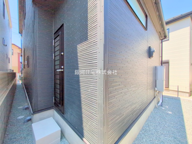 G00374405 神奈川県横浜市旭区金が谷１丁目 新築一戸建て 5280万円 土地面積125.37m² (約37.92坪) 建物面積106.81m² (約32.31坪) 間取り３ＬＤＫ 築年月2025年05月(築１年以内)【外観6】