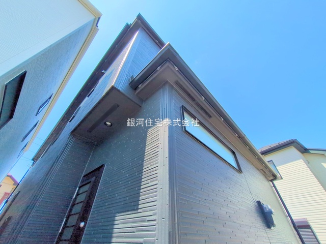 G00374405 神奈川県横浜市旭区金が谷１丁目 新築一戸建て 5280万円 土地面積125.37m² (約37.92坪) 建物面積106.81m² (約32.31坪) 間取り３ＬＤＫ 築年月2025年05月(築１年以内)【外観7】