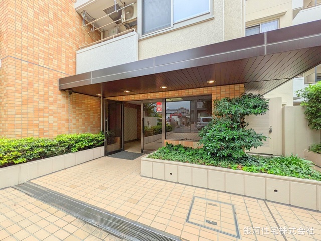 G00374719 東京都練馬区東大泉２丁目 中古マンション 2990万円 専有面積55.20m² (約16.69坪) 間取り２ＬＤＫ 所在階2階 築年月1984年10月(築40年)【外観3】