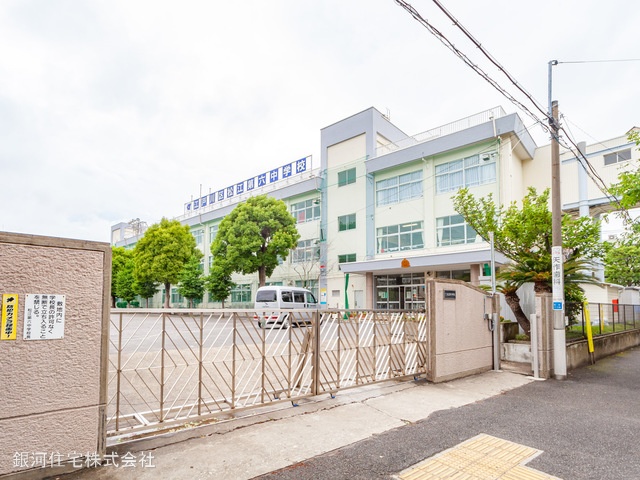 G00374724 東京都江戸川区松江３丁目 新築一戸建て 4980万円 土地面積41.09m² (約12.42坪) 建物面積88.02m² (約26.62坪) 間取り３ＬＤＫ 築年月2025年10月【周辺環境】江戸川区立松江第六中学校
