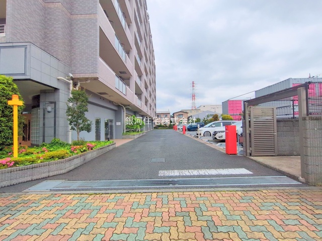 G00374898 神奈川県横浜市鶴見区駒岡２丁目 中古マンション 4299万円 専有面積66.24m² (約20.03坪) 間取り３ＬＤＫ 所在階2階 築年月2004年02月(築21年)【外観8】
