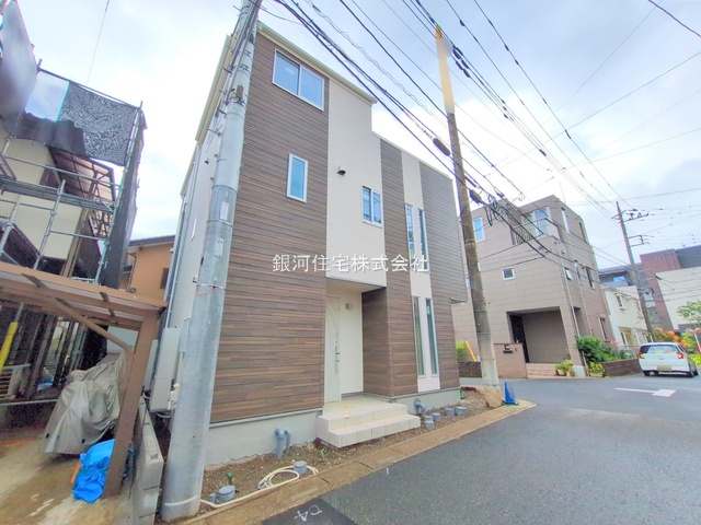 G00374954 埼玉県さいたま市大宮区北袋町２丁目 新築一戸建て 5498万円 土地面積52.76m² (約15.95坪) 建物面積84.25m² (約25.48坪) 間取り３ＬＤＫ 築年月2025年06月(築１年以内)【外観2】