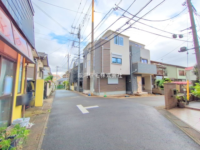 G00374954 埼玉県さいたま市大宮区北袋町２丁目 新築一戸建て 5498万円 土地面積52.76m² (約15.95坪) 建物面積84.25m² (約25.48坪) 間取り３ＬＤＫ 築年月2025年06月(築１年以内)【外観3】