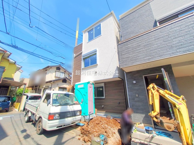 G00374954 埼玉県さいたま市大宮区北袋町２丁目 新築一戸建て 5498万円 土地面積52.76m² (約15.95坪) 建物面積84.25m² (約25.48坪) 間取り３ＬＤＫ 築年月2025年06月(築１年以内)【外観5】