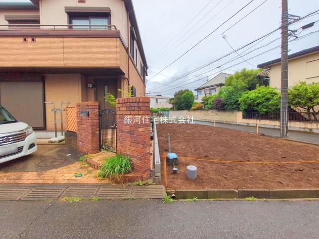 G00374956 千葉県八千代市勝田台南２丁目 新築一戸建て 3090万円 土地面積87.84m² (約26.57坪) 建物面積84.45m² (約25.54坪) 間取り３ＬＤＫ 築年月2025年08月【外観10】