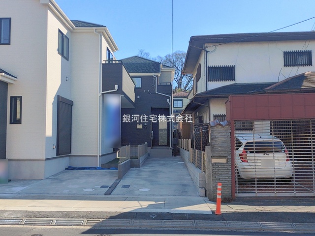 G00374958 千葉県市川市本北方１丁目 新築一戸建て 4190万円 土地面積94.92m² (約28.71坪) 建物面積86.32m² (約26.11坪) 間取り４ＬＤＫ 築年月2025年12月(築１年以内)【外観2】