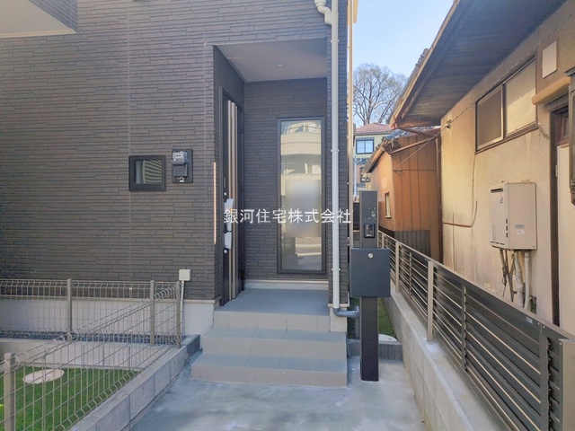 G00374958 千葉県市川市本北方１丁目 新築一戸建て 4190万円 土地面積94.92m² (約28.71坪) 建物面積86.32m² (約26.11坪) 間取り４ＬＤＫ 築年月2025年12月(築１年以内)【外観4】