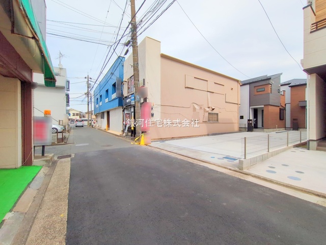 G00374967 神奈川県横浜市戸塚区原宿４丁目 新築一戸建て 3980万円 土地面積126.20m² (約38.17坪) 建物面積100.76m² (約30.47坪) 間取り４ＬＤＫ 築年月2025年03月(築１年以内)【外観3】
