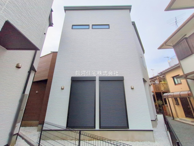 G00374967 神奈川県横浜市戸塚区原宿４丁目 新築一戸建て 3980万円 土地面積126.20m² (約38.17坪) 建物面積100.76m² (約30.47坪) 間取り４ＬＤＫ 築年月2025年03月(築１年以内)【外観5】