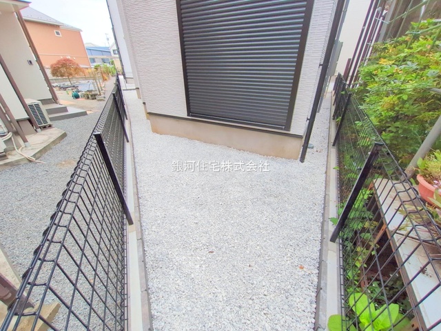 G00374967 神奈川県横浜市戸塚区原宿４丁目 新築一戸建て 3980万円 土地面積126.20m² (約38.17坪) 建物面積100.76m² (約30.47坪) 間取り４ＬＤＫ 築年月2025年03月(築１年以内)【外観6】