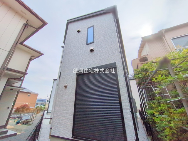 G00374967 神奈川県横浜市戸塚区原宿４丁目 新築一戸建て 3980万円 土地面積126.20m² (約38.17坪) 建物面積100.76m² (約30.47坪) 間取り４ＬＤＫ 築年月2025年03月(築１年以内)【外観7】