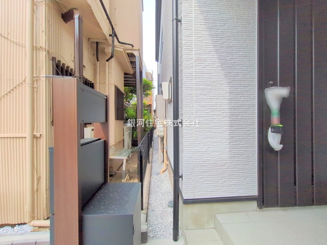 G00374967 神奈川県横浜市戸塚区原宿４丁目 新築一戸建て 3980万円 土地面積126.20m² (約38.17坪) 建物面積100.76m² (約30.47坪) 間取り４ＬＤＫ 築年月2025年03月(築１年以内)【外観9】
