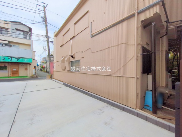 G00374967 神奈川県横浜市戸塚区原宿４丁目 新築一戸建て 3980万円 土地面積126.20m² (約38.17坪) 建物面積100.76m² (約30.47坪) 間取り４ＬＤＫ 築年月2025年03月(築１年以内)【外観11】