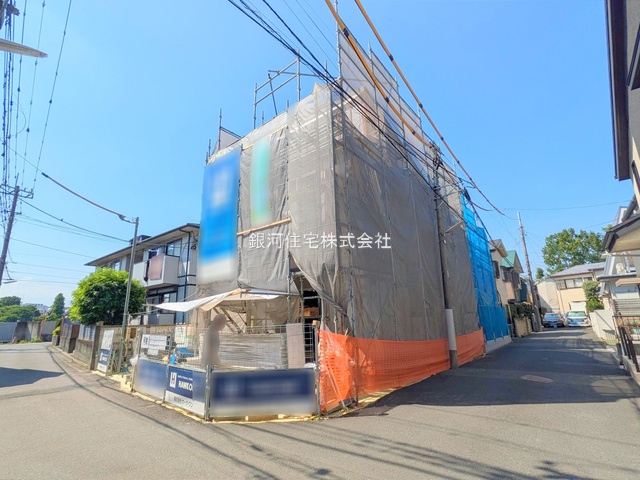 G00374985 東京都調布市上石原１丁目 新築一戸建て 6880万円 土地面積100.55m² (約30.41坪) 建物面積79.48m² (約24.04坪) 間取り３ＬＤＫ 築年月2025年07月【外観2】