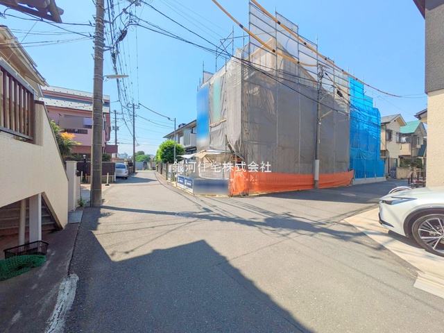 G00374985 東京都調布市上石原１丁目 新築一戸建て 6880万円 土地面積100.55m² (約30.41坪) 建物面積79.48m² (約24.04坪) 間取り３ＬＤＫ 築年月2025年07月【外観3】