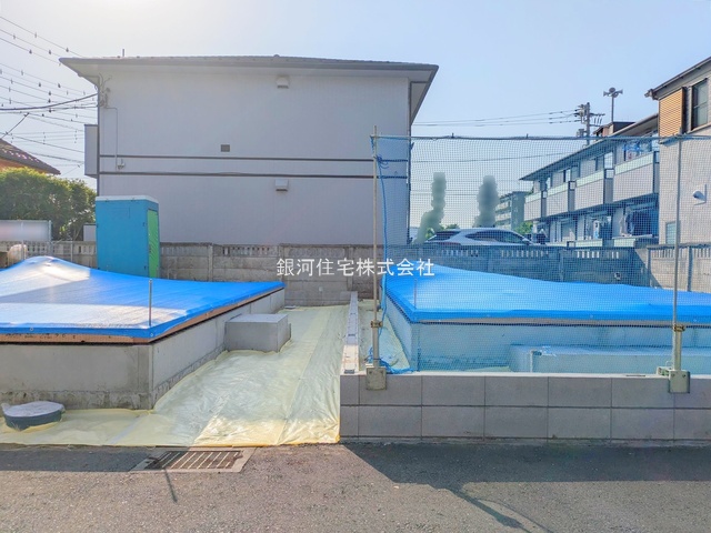 G00374985 東京都調布市上石原１丁目 新築一戸建て 6880万円 土地面積100.55m² (約30.41坪) 建物面積79.48m² (約24.04坪) 間取り３ＬＤＫ 築年月2025年07月【外観7】