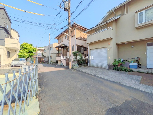 G00374985 東京都調布市上石原１丁目 新築一戸建て 6880万円 土地面積100.55m² (約30.41坪) 建物面積79.48m² (約24.04坪) 間取り３ＬＤＫ 築年月2025年07月【外観9】