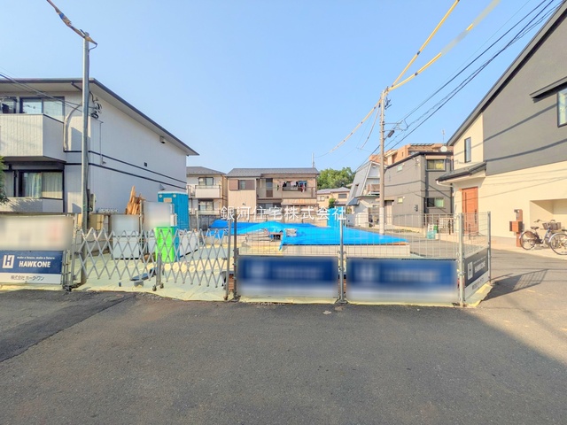 G00374985 東京都調布市上石原１丁目 新築一戸建て 6880万円 土地面積100.55m² (約30.41坪) 建物面積79.48m² (約24.04坪) 間取り３ＬＤＫ 築年月2025年07月【外観12】