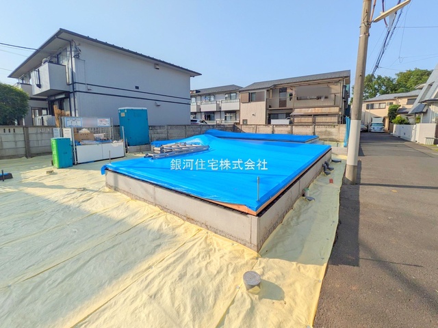 G00374985 東京都調布市上石原１丁目 新築一戸建て 6880万円 土地面積100.55m² (約30.41坪) 建物面積79.48m² (約24.04坪) 間取り３ＬＤＫ 築年月2025年07月【外観13】