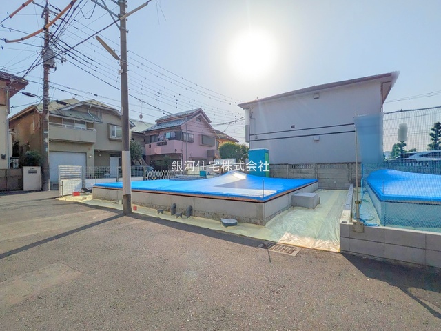 G00374985 東京都調布市上石原１丁目 新築一戸建て 6880万円 土地面積100.55m² (約30.41坪) 建物面積79.48m² (約24.04坪) 間取り３ＬＤＫ 築年月2025年07月【外観14】