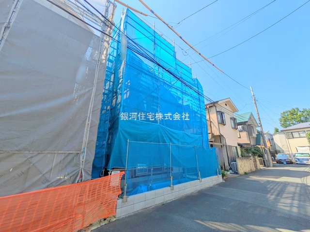 G00374986 東京都調布市上石原１丁目 新築一戸建て 6580万円 土地面積100.79m² (約30.48坪) 建物面積79.39m² (約24.01坪) 間取り２ＳＬＤＫ 築年月2025年07月【外観2】