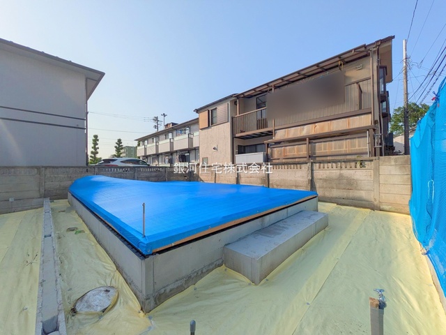 G00374986 東京都調布市上石原１丁目 新築一戸建て 6580万円 土地面積100.79m² (約30.48坪) 建物面積79.39m² (約24.01坪) 間取り２ＳＬＤＫ 築年月2025年07月【外観5】