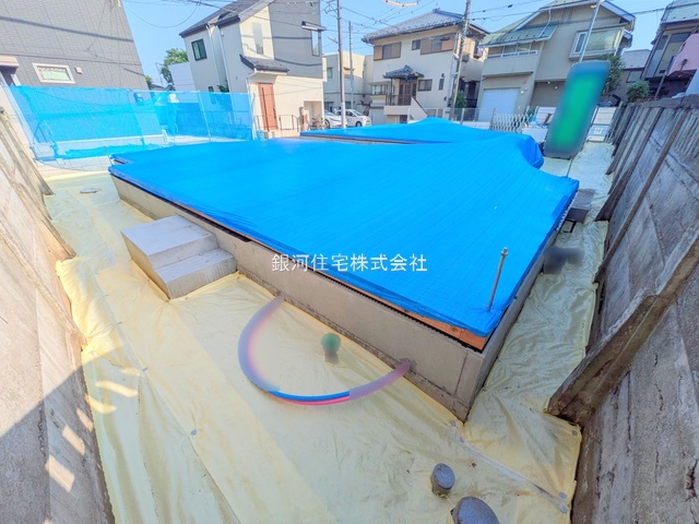 G00374986 東京都調布市上石原１丁目 新築一戸建て 6580万円 土地面積100.79m² (約30.48坪) 建物面積79.39m² (約24.01坪) 間取り２ＳＬＤＫ 築年月2025年07月【外観7】