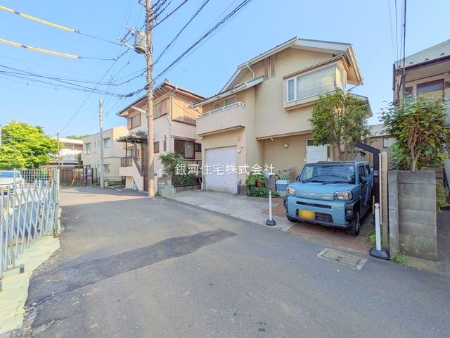 G00374986 東京都調布市上石原１丁目 新築一戸建て 6580万円 土地面積100.79m² (約30.48坪) 建物面積79.39m² (約24.01坪) 間取り２ＳＬＤＫ 築年月2025年07月【外観11】