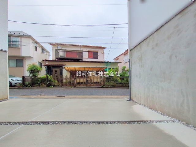 G00374988 神奈川県横浜市港南区港南１丁目 新築一戸建て 4890万円 土地面積85.89m² (約25.98坪) 建物面積78.04m² (約23.60坪) 間取り３ＬＤＫ 築年月2025年04月(築１年以内)【外観4】