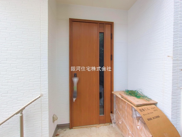 G00374988 神奈川県横浜市港南区港南１丁目 新築一戸建て 4890万円 土地面積85.89m² (約25.98坪) 建物面積78.04m² (約23.60坪) 間取り３ＬＤＫ 築年月2025年04月(築１年以内)【外観5】