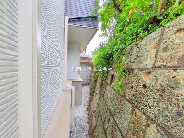 G00374988 神奈川県横浜市港南区港南１丁目 新築一戸建て 4890万円 土地面積85.89m² (約25.98坪) 建物面積78.04m² (約23.60坪) 間取り３ＬＤＫ 築年月2025年04月(築１年以内)【外観8】