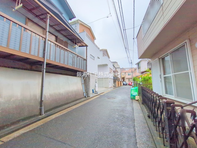 G00374988 神奈川県横浜市港南区港南１丁目 新築一戸建て 4890万円 土地面積85.89m² (約25.98坪) 建物面積78.04m² (約23.60坪) 間取り３ＬＤＫ 築年月2025年04月(築１年以内)【外観10】