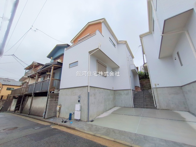 G00374988 神奈川県横浜市港南区港南１丁目 新築一戸建て 4890万円 土地面積85.89m² (約25.98坪) 建物面積78.04m² (約23.60坪) 間取り３ＬＤＫ 築年月2025年04月(築１年以内)【外観14】