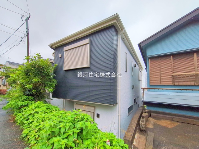 G00374988 神奈川県横浜市港南区港南１丁目 新築一戸建て 4890万円 土地面積85.89m² (約25.98坪) 建物面積78.04m² (約23.60坪) 間取り３ＬＤＫ 築年月2025年04月(築１年以内)【外観16】